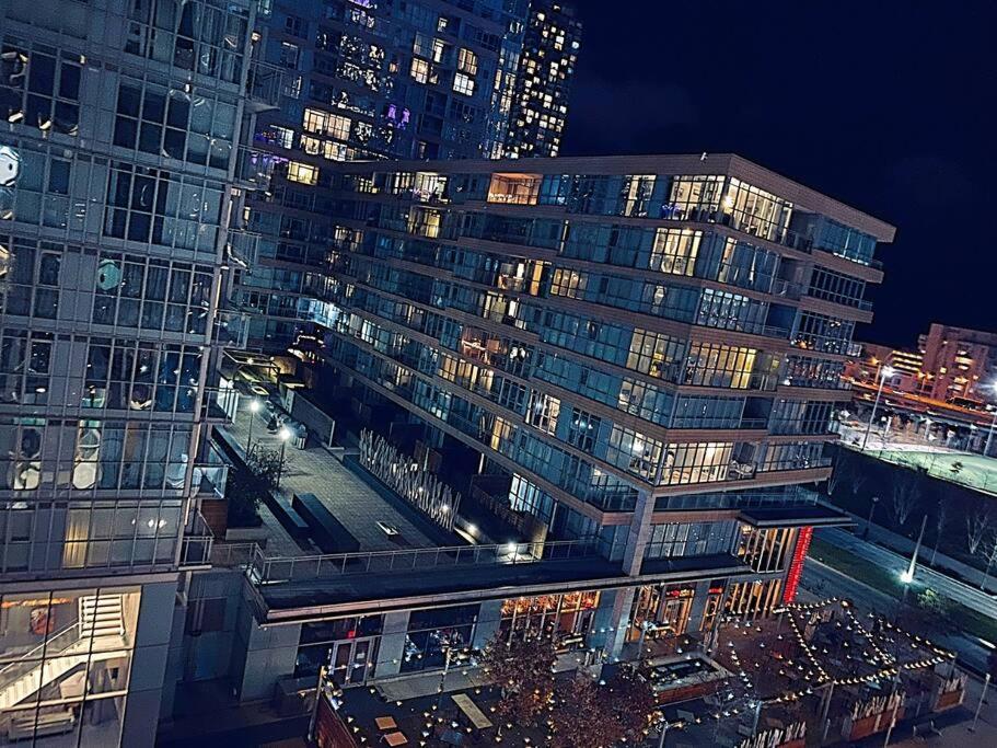 Stunning Condo Wit Amazing View 5Mins From Cntower Toronto Exterior foto